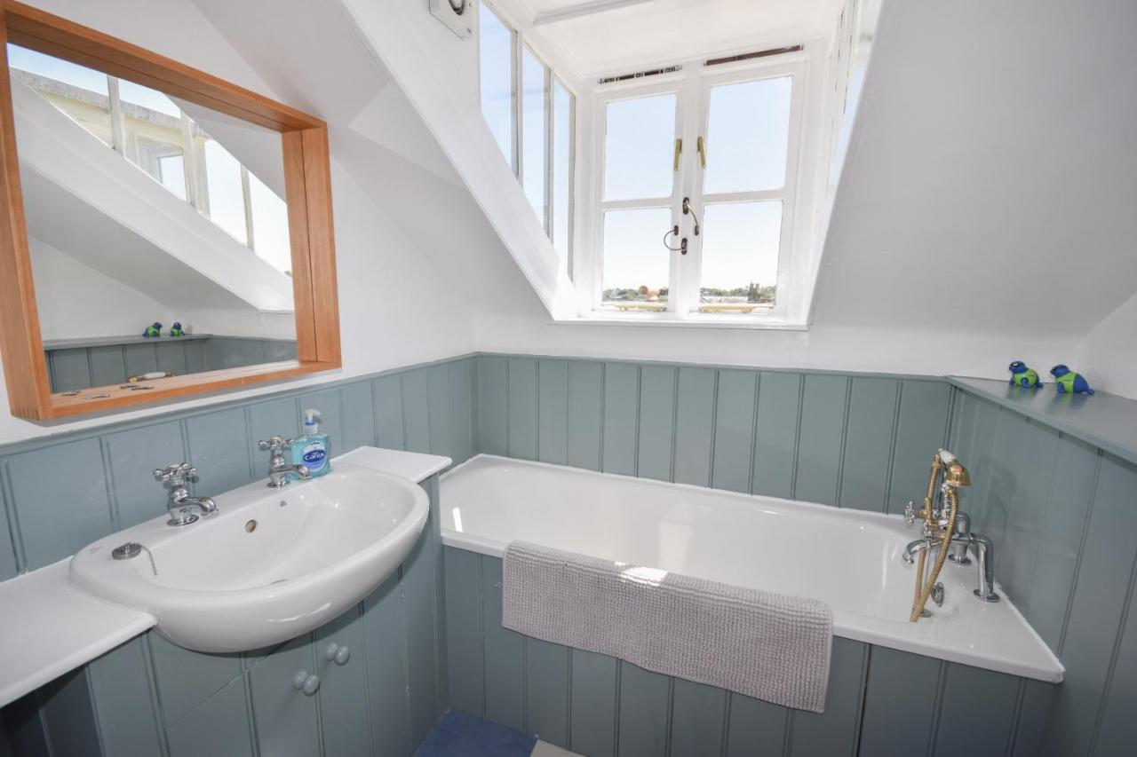 Arden Villa, Sleeps 8, Moments From The Golden Sandy Beach Of Ryde Ryde  Exterior foto