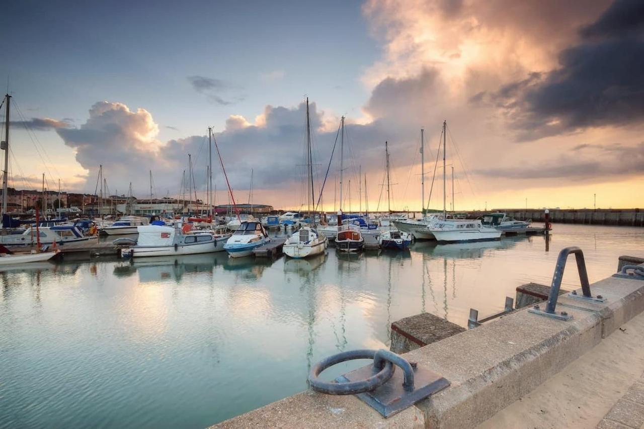 Arden Villa, Sleeps 8, Moments From The Golden Sandy Beach Of Ryde Ryde  Exterior foto